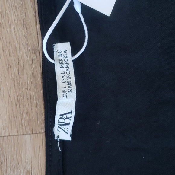 Womens Black V Neck Tee With Cut off Sleeves And Tie At The Waist. By ZARA. - Picture 4 of 8